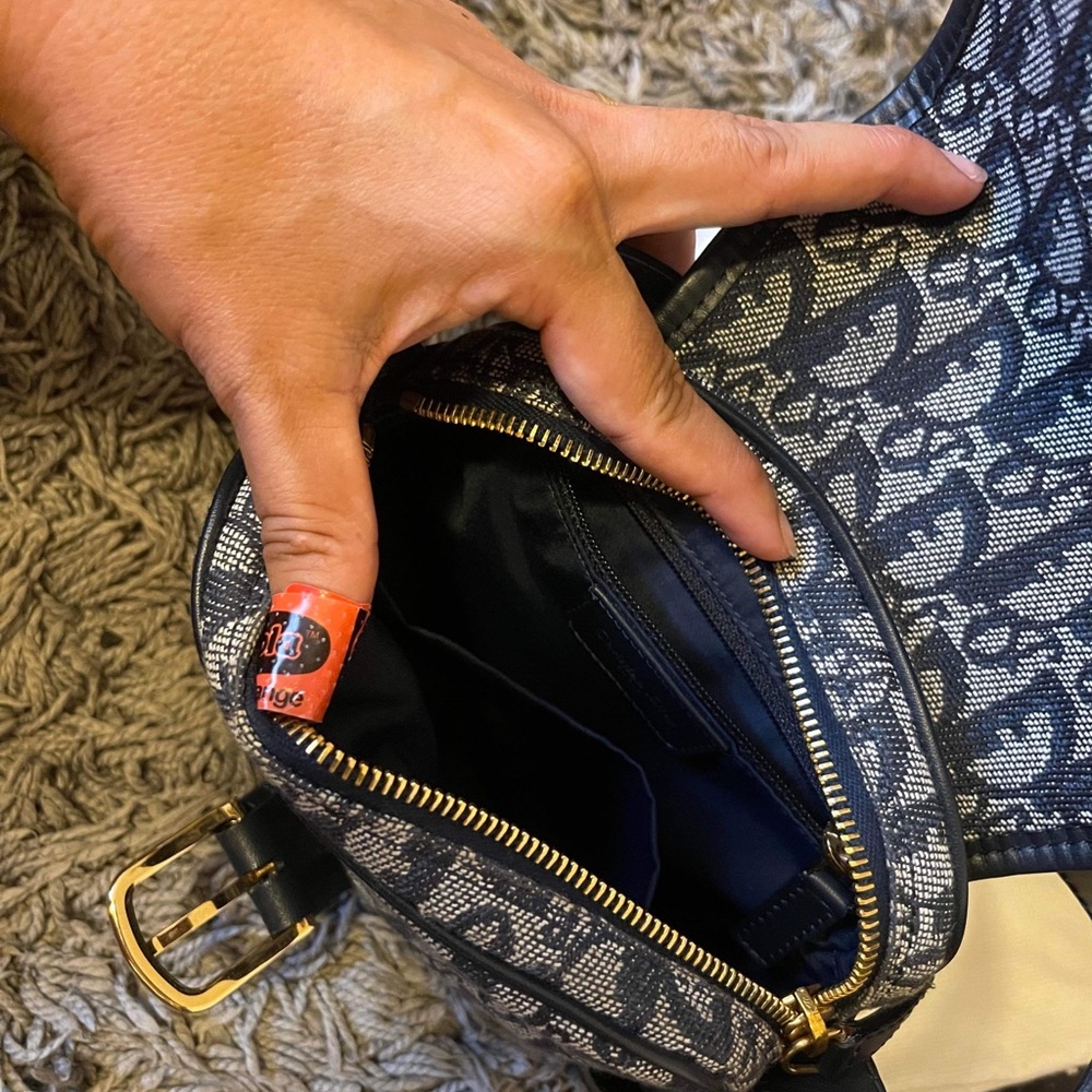 Dior crossbody bag. - Picture 6 of 8